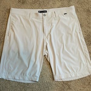 Travis Mathew Mens Size 40 shorts light grey and white striped